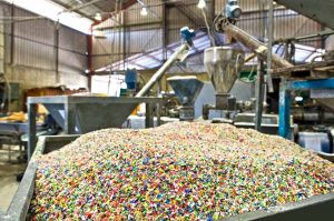 Продаем новую комплектную линию для переработки пластика, год производства 2019